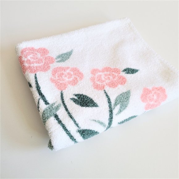 Vintage Cotton Towel with Floral Design. - Picture 1 of 5